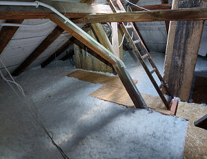 Zateplení bytového domu pomocí foukané izolace